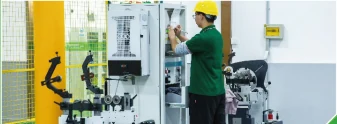 Dynamic-balance inspection activity pictured in the SEIZE AIR catalogue.
